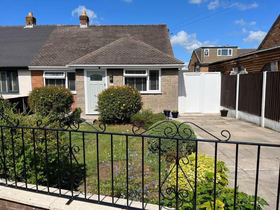 Idyllic Bungalow, Ideal Location In West Lancashire 버스코프 외부 사진